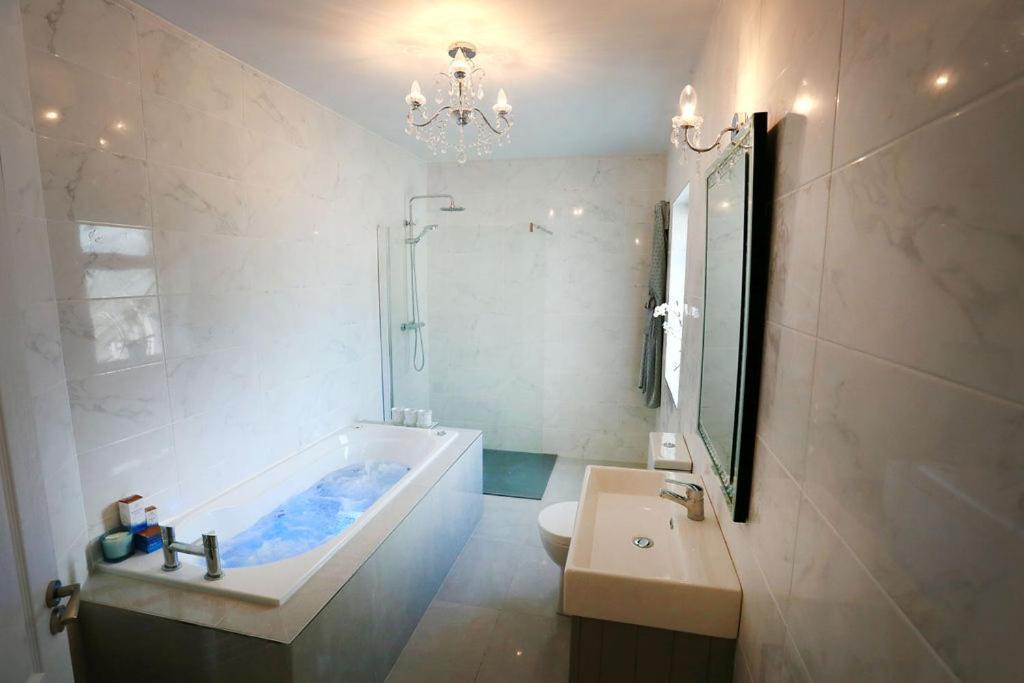 Luxury 6 Bedroom Spiddal Villa, Jacuzzi, Balcony Galway Exterior foto