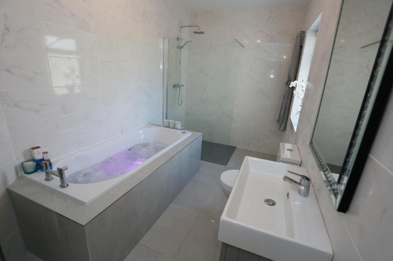 Luxury 6 Bedroom Spiddal Villa, Jacuzzi, Balcony Galway Exterior foto