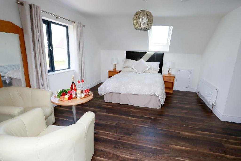 Luxury 6 Bedroom Spiddal Villa, Jacuzzi, Balcony Galway Exterior foto